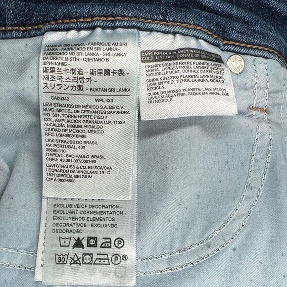 Levi's Women's Classic Roll Up Jean Shorts - Picture 9 of 12